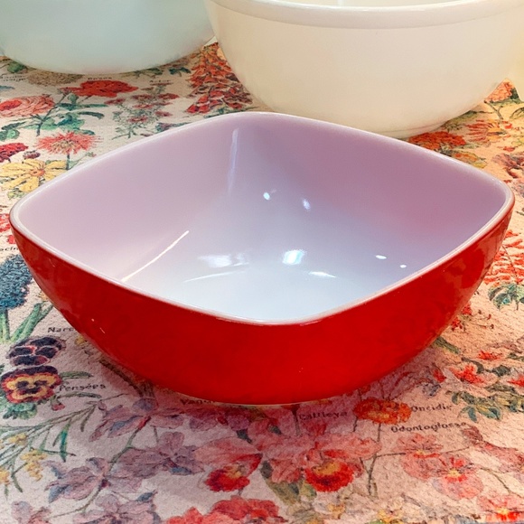 Vintage Pyrex 1950s Red Square Hostess Dish 1.5 Qt - Picture 2 of 15